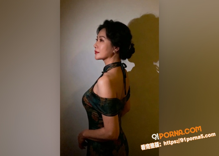 小伙子白天勾搭性感美艳姑...（3）
